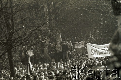 3.11.1984, Warszawa, Polska.
Pogrzeb księdza Jerzego Popiełuszki w kościele św. Stanisława Kostki. 
Fot. Jerzy Szot, zbiory Ośrodka KARTA