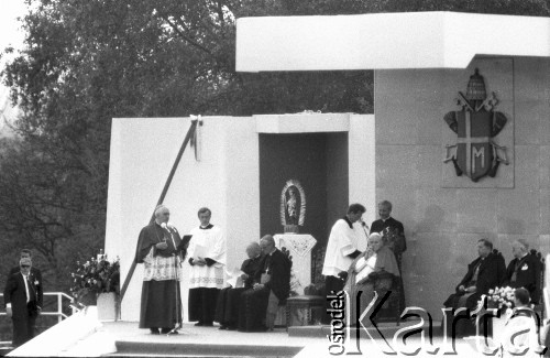 11.06.1987, Gdynia, Polska.
Trzecia pielgrzymka Jana Pawła II do Polski. Msza święta z udziałem Ojca Świętego, biskupa krakowskiego Franciszka Macharskiego oraz prymasa Polski Józefa Glempa.
Fot. Jerzy Szot, zbiory Ośrodka KARTA