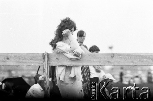 13.06.1987, Łódź, Polska.
Msza święta na lotnisku Łódź-Lublinek w czasie trzeciej pielgrzymki Ojca Świętego Jana Pawła II do Polski. 
Fot. Jerzy Szot, zbiory Ośrodka KARTA