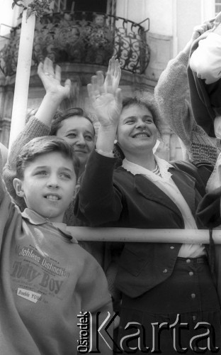 Czerwiec - sierpień 1991, Polska.
Czwarta pielgrzymka Ojca Świętego Jana Pawła II do Polski. Uczestnicy mszy świętej.
Fot. Jerzy Szot, zbiory Ośrodka KARTA