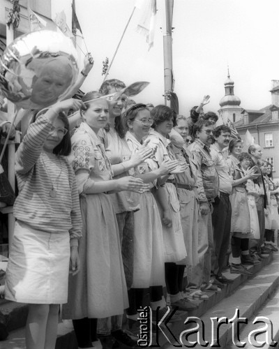 Czerwiec - sierpień 1991, Polska.
Czwarta pielgrzymka Ojca Świętego Jana Pawła II do Polski. Uczestnicy mszy świętej.
Fot. Jerzy Szot, zbiory Ośrodka KARTA