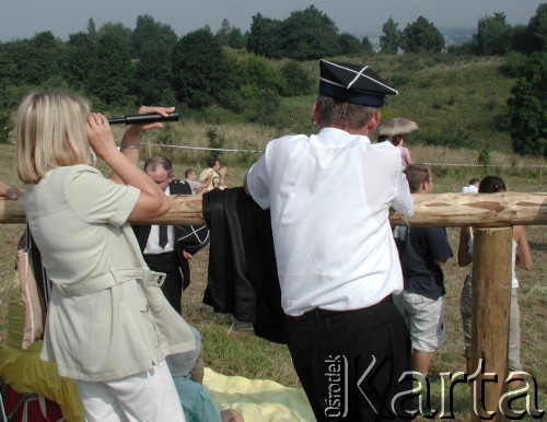 18.08.2002, Kraków, Polska.
Ósma pielgrzymka Ojca Świętego Jana Pawła II do Polski. Uczestnicy mszy świętej na krakowskich błoniach.
Fot. Jerzy Szot, zbiory Ośrodka KARTA