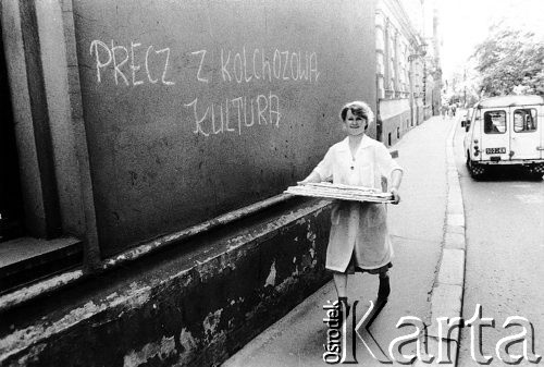 Jesień 1981, Kraków,, Polska.
Napis na murze przy ul. Sławkowskiej: 