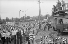 25.05.1981, Kraków, Polska.
Niezależna demonstracja. Uczestnicy niosą transparent z hasłem: 