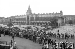 Sierpień 1984, Kraków , Polska.
IV Piesza Pielgrzymka Krakowska na Rynku Głównym.
Fot. Piotr Dylik, zbiory Ośrodka KARTA