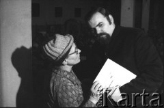 1985, Kraków, Polska.
Ksiądz Kazimierz Jancarz i Anna Walentynowicz.
Fot. Piotr Dylik, zbiory Ośrodka KARTA