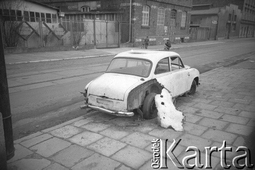 1989, Kraków, Polska.
Syrena na jednej z ulic Kazimierza.
Fot. Piotr Dylik, zbiory Ośrodka KARTA