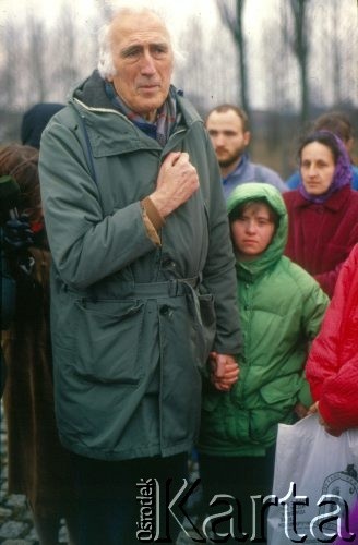 1992, Oświęcim, Polska.
KL Auschwitz Birkenau. Grupa odwiedzająca obóz.  
Fot. Piotr Dylik, zbiory Ośrodka KARTA
