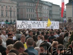 07.04.2005, Kraków, Polska.
Rynek Główny. Biały Marsz.
Fot. Piotr Dylik, zbiory Ośrodka KARTA
