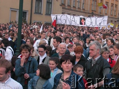 07.04.2005, Kraków, Polska.
Ulica Franciszkańska 3. Biały marsz. 
Fot. Piotr Dylik, zbiory Ośrodka KARTA