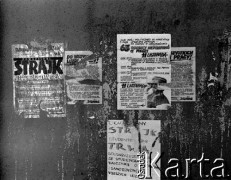 13.12.1981, Gdańsk, Polska.
Plakaty i niezależne publikacje na murze.
Fot. Jan Juchniewicz, zbiory Ośrodka KARTA