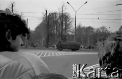 1982, Gdańsk, Polska.
Rzeczywistość stanu wojennego, armatka wodna na ulicy.
Fot. Jan Juchniewicz, zbiory Ośrodka KARTA