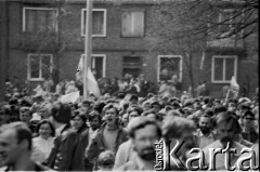1.05.1988, Gdańsk, Polska.
Niezależna demonstracja. Tłum manifestujących.
Fot. Jan Juchniewicz, zbiory Ośrodka KARTA