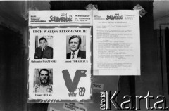 1989, Bydgoszcz, Polska.
Kampania przed wyborami do parlamentu. Informacja i plakat Komitetu Obywatelskiego 