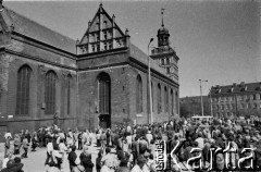 1989, Gdańsk, Polska.
Kampania przed wyborami parlamentarnymi. Zbieranie podpisów na kandydatów Komitetu Obywatelskiego  