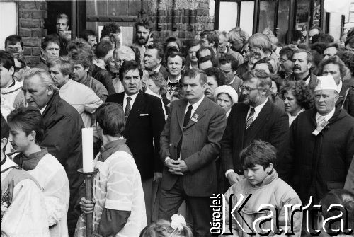 Lato 1989, Gdańsk, Polska.
Parafia pw. św. Brygidy, procesja z udziałem Lecha Wałęsy, obok Wałęsy Andrzej Rzeczycki (z lewej) i Krzysztof Pusz.
Fot. Jan Juchniewicz, zbiory Ośrodka KARTA