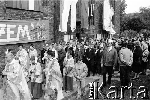 Lato 1989, Gdańsk, Polska.
Parafia pw. św. Brygidy, procesja z udziałem Lecha Wałęsy.
Fot. Jan Juchniewicz, zbiory Ośrodka KARTA