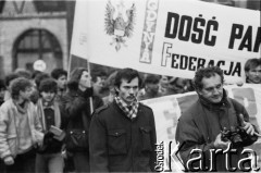 4.02.1990, Gdańsk, Polska.
Członkowie Federacji Młodzieży Walczącej z transparentami, m.in. o treści: 