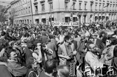 2.05.1990, Warszawa, Polska.
Happening Pomarańczowej Alternatywy: 