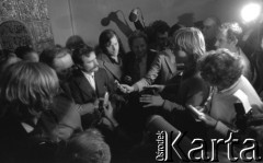 1.09.1980, Gdańsk-Wrzeszcz, Polska.
Lech Wałęsa udziela wywiadu w nowo otrzymanym od władz miasta lokalu przy ul. Marchlewskiego 13 - siedzibie NSZZ 