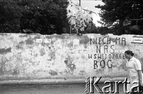 Sierpień 1980, Gdańsk, Polska.
Strajk w Stoczni Gdańskiej im. Lenina. Napis na murze stoczni: 