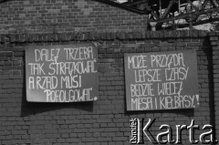 Sierpień 1980, Gdańsk, Polska.
Strajk w Stoczni Gdańskiej im. Lenina. Tablice z hasłami 