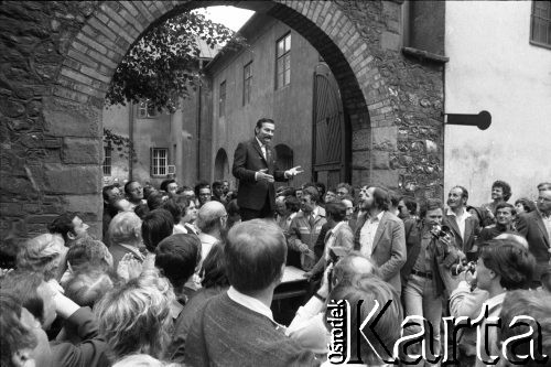 Lipiec 1981, Kraków, Polska.
Lech Wałęsa przemawia do mieszkańców miasta.
Fot. Witold Górka, zbiory Ośrodka KARTA
