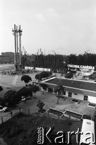 Wrzesień 1981, Gdańsk, Polska.
Widok na Pomnik Poległych Stoczniowców 1970 i Stocznię Gdańska im. Lenina. Fotografia wykonana podczas obrad I Krajowego Zjazdu Delegatów NSZZ 