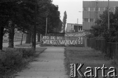Wrzesień 1981, Gdańsk, Polska.
Napis na ogrodzeniu: 