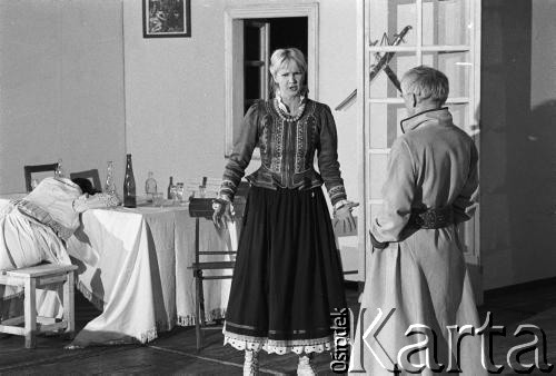 czerwiec 1984, Kraków, Polska.
Teatr im. Juliusza Słowackiego. Przedstawienie: Wesele, Stanisław Wyspiański. Reżyseria: Mikołaj Grabowski, scenografia: Andrzej Witkowski. Muzyka Józef Rychlik.
Fot. Witold Górka, zbiory Ośrodka KARTA

