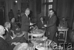 grudzień 1984, Kraków, Polska.
Teatr im. Juliusza Słowackiego. Jubileusz. Wręczenie nagród. 
Fot. Witold Górka, zbiory Ośrodka KARTA