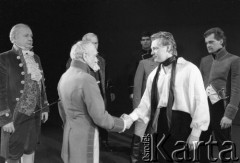 Marzec 1985, Kraków, Polska.
Teatr im. Juliusza Słowackiego. Przedstawienie: Książę Homburg, Heinrich von Kleist. Reżyseria Wojciech Szulczyński. Premiera 9 marca 1985. 
Fot. Witold Górka, zbiory Ośrodka KARTA 

