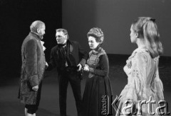 Marzec 1985, Kraków, Polska.
Teatr im. Juliusza Słowackiego. Przedstawienie: Książę Homburg, Heinrich von Kleist. Reżyseria Wojciech Szulczyński. Premiera 9 marca 1985.
Fot. Witold Górka, zbiory Ośrodka KARTA 

