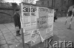 1981, Kraków, Polska. 
Plakat dotyczący strajku studentów Uniwersytetu Jagiellońskiego. 
Fot. Witold Górka, zbiory Ośrodka KARTA