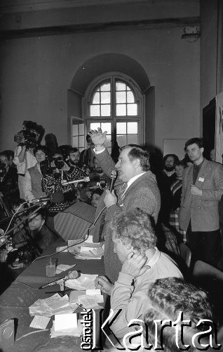 27.02.1989, Wrocław, Polska.
Lech Wałęsa podczas spotkania ze studentami Uniwersytetu Wrocławskiego.
Fot. Mieczysław Michalak, zbiory Ośrodka KARTA