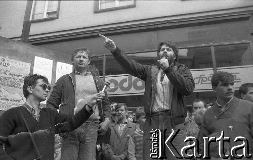 Maj 1989, Wrocław, Polska. 
Kampania wyborcza przed wyborami parlamentarnymi. Przemawia Władysław Frasyniuk, przewodniczący Regionalnej Komisji Wykonawczej NSZZ 