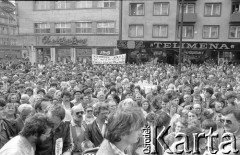 Maj 1989, Wrocław, Polska. 
Kampania wyborcza przed wyborami parlamentarnymi. Mieszkańcy miasta na wiecu wyborczym Komitetu Obywatelskiego 