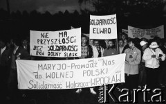Lata 80., Częstochowa, Polska.
Pielgrzymka Ludzi Pracy na Jasną Górę. Pielgrzymi z Dolnego Śląska trzymają transparenty z hasłami: 