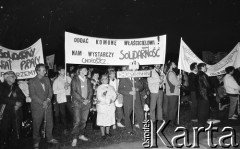 Lata 80., Częstochowa, Polska.
Pielgrzymka Ludzi Pracy na Jasną Górę, w środku wierni z transparenten: 