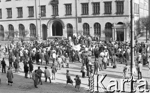 26.02.1990, Wrocław, Polska.
Festyn afrykańskich studentów z okazji uwolnienia Nelsona Mandeli. 
Fot. Mieczysław Michalak, zbiory Ośrodka KARTA