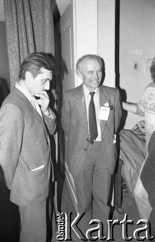 2-4.03.1990, Wrocław, Polska.
Marek Muszyński (z lewej) i prof. Andrzej Wiszniewski (rektor Politechniki Wrocławskiej) na II Walnym Zebraniu Delegatów NSZZ 