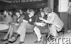 2-4.03.1990, Wrocław, Polska.
Barbara Trzeciak (2. z lewej) i Lothar Herbst (w środku) podczas II Walnego Zebrania Delegatów NSZZ 