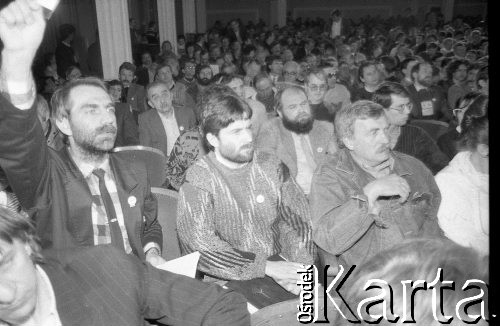 2-4.03.1990, Wrocław, Polska.
Krzysztof Wojtyło, Władysław Frasyniuk (od lewej) na II Walnym Zebraniu Delegatów NSZZ 