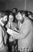 2-4.03.1990, Wrocław, Polska.
Tomasz Wójcik (1. z prawej), Władysław Sidorowicz (w środku) na II Walnym Zebraniu Delegatów NSZZ 