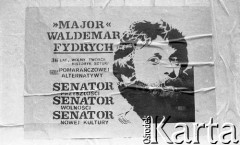 1989, Wrocław, Polska.
Kampania wyborcza przed wyborami parlamentarnymi. Plakaty wyborcze kandydata na senatora 