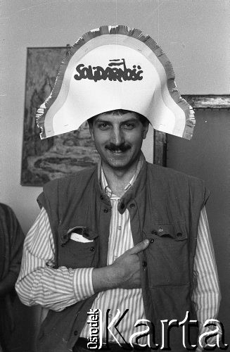 1990, Wrocław, Polska.
Rafał Dutkiewicz podczas kampanii wyborczej przed wyborami samorządowymi.
Fot. Mieczysław Michalak, zbiory Ośrodka KARTA