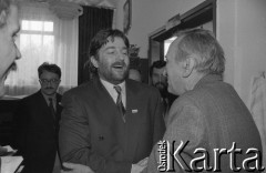 1990, Wrocław, Polska.
Kampania prezydencka, spotkanie Tadeusza Mazowieckiego z działaczami Ruchu Obywatelskiego - Akcja Demokratyczna, w środku Władysław Frasyniuk.
Fot. Mieczysław Michalak, zbiory Ośrodka KARTA