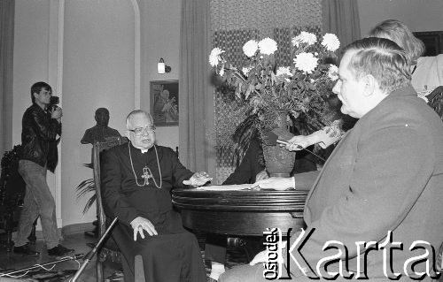 1990, Wrocław, Polska.
Kampania prezydencka. Spotkanie Lecha Wałęsy z kardynałem Henrykiem Gulbinowiczem.
Fot. Mieczysław Michalak, zbiory Ośrodka KARTA