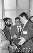 26-27.01.1991, Warszawa, Polska.
I Krajowy Zjazd Ruchu Obywatelskiego - Akcja Demokratyczna. Od prawej: Włodzimierz Mękarski, Roman Traczyk, Paweł Kocięba-Żabski, NN.
Fot. Mieczysław Michalak, zbiory Ośrodka KARTA