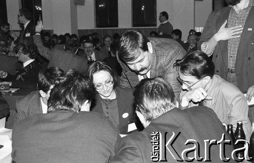 26-27.01.1991, Warszawa, Polska.
I Krajowy Zjazd Ruchu Obywatelskiego - Akcja Demokratyczna (ROAD), pochylony Włodzimierz Mękarski.
Fot. Mieczysław Michalak, zbiory Ośrodka KARTA